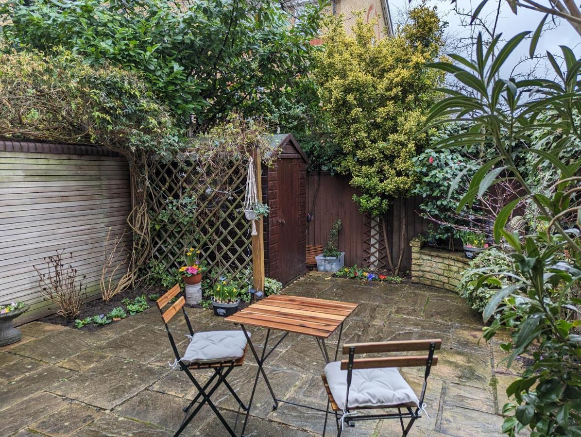 Cosy House With A Garden Villa London Exterior photo